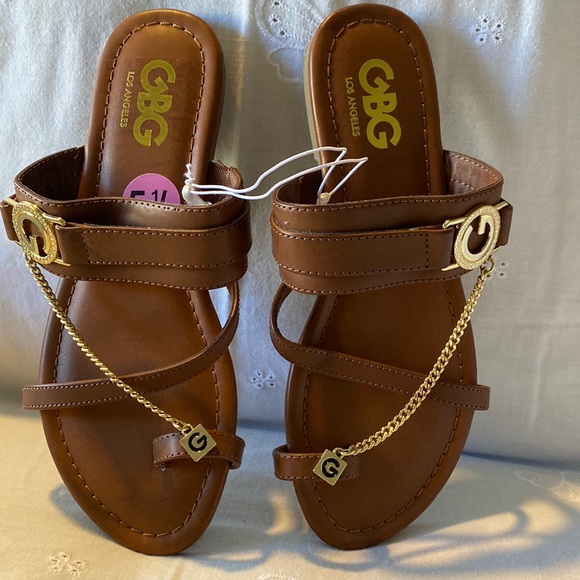 Shoes | Gbg Los Angeles Brown Toe Ring Wchain Faux Leather Sandals Golden G  Accent | Poshmark